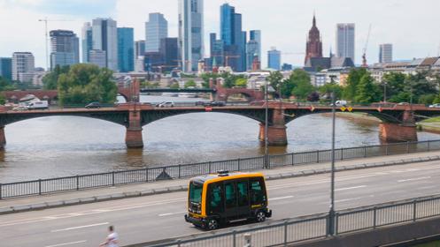 Continental CUbe: Solche führerlosen Robo-Shuttles sollen ihre Fahrgäste künftig von Haustür zu Haustür bringen. Continental CUbe: Solche führerlosen Robo-Shuttles sollen ihre Fahrgäste künftig von Haustür zu Haustür bringen.