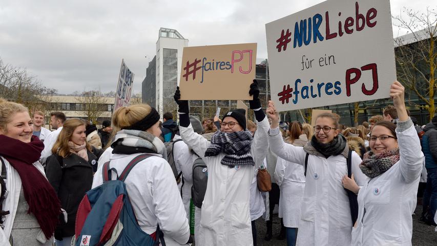 Für ein faires PJ: Medizinstudenten auf Erlangens Straßen