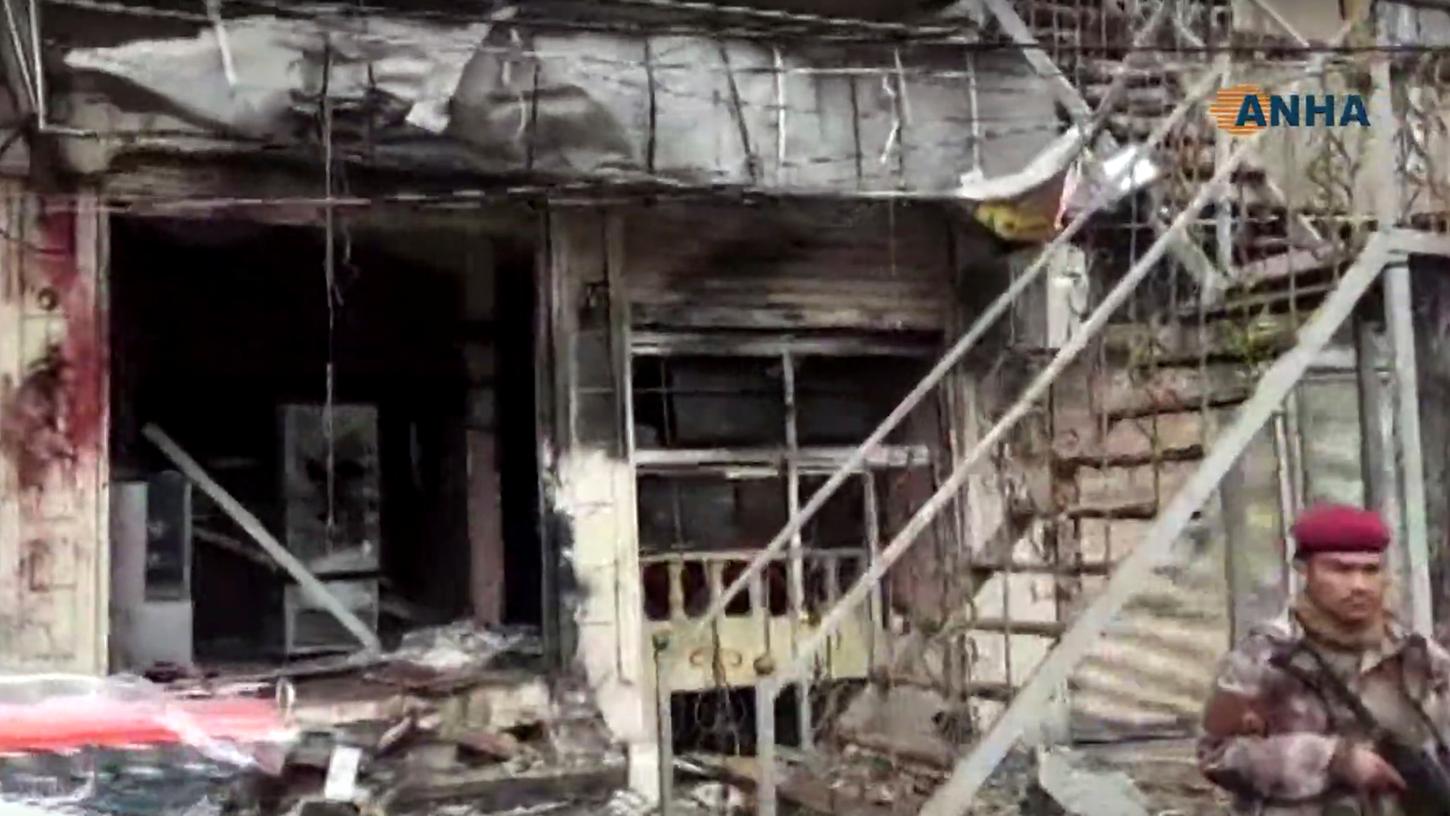 Das Videostandbild von Hawar News, ANHA, zeigt ein beschädigtes Restaurant nach der Bombenexplosion Manbidsch.