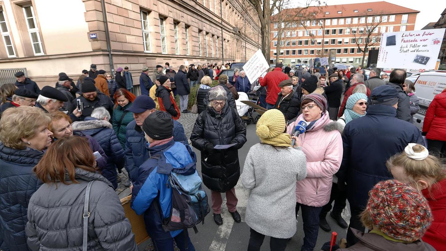 Kälte und Schimmel: Neuselsbrunner Demo gegen die Stadt