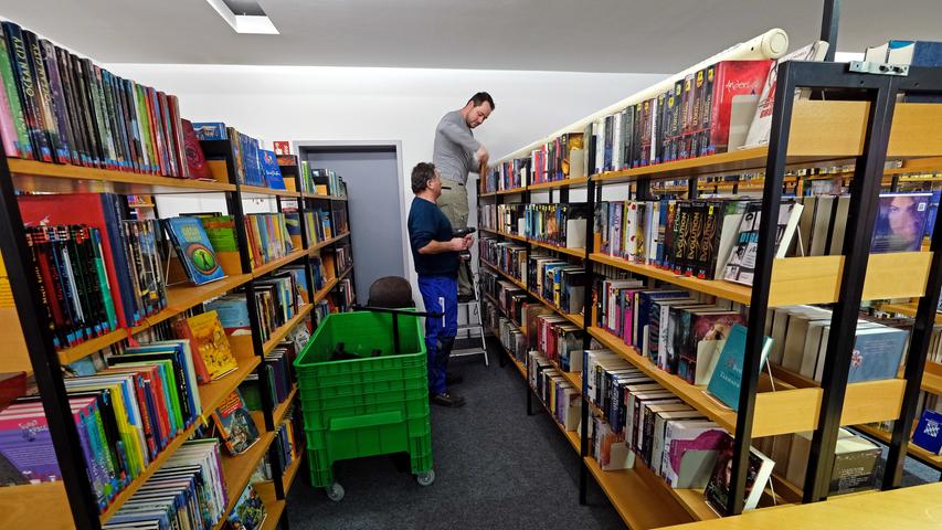 Alte Regale in neuen Räumen: Buchfans werden sich in den kommenden vier Jahren in der neuen Bücherei "Im Wiesengrund" treffen.