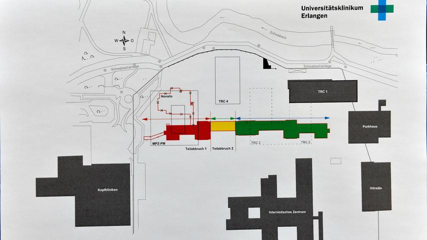  Der Kompromissvorschlag sah einen Teilabriss des historischen Klinikbaus vor (rot und gelb gekennzeichnet), der restliche Teil sollte erhalten bleiben. Mittlerweile soll aber auch der grün gekennzeichnete Teil bis auf einen kleinen Rest am östlichen Ende des Kopfbaus fallen.
