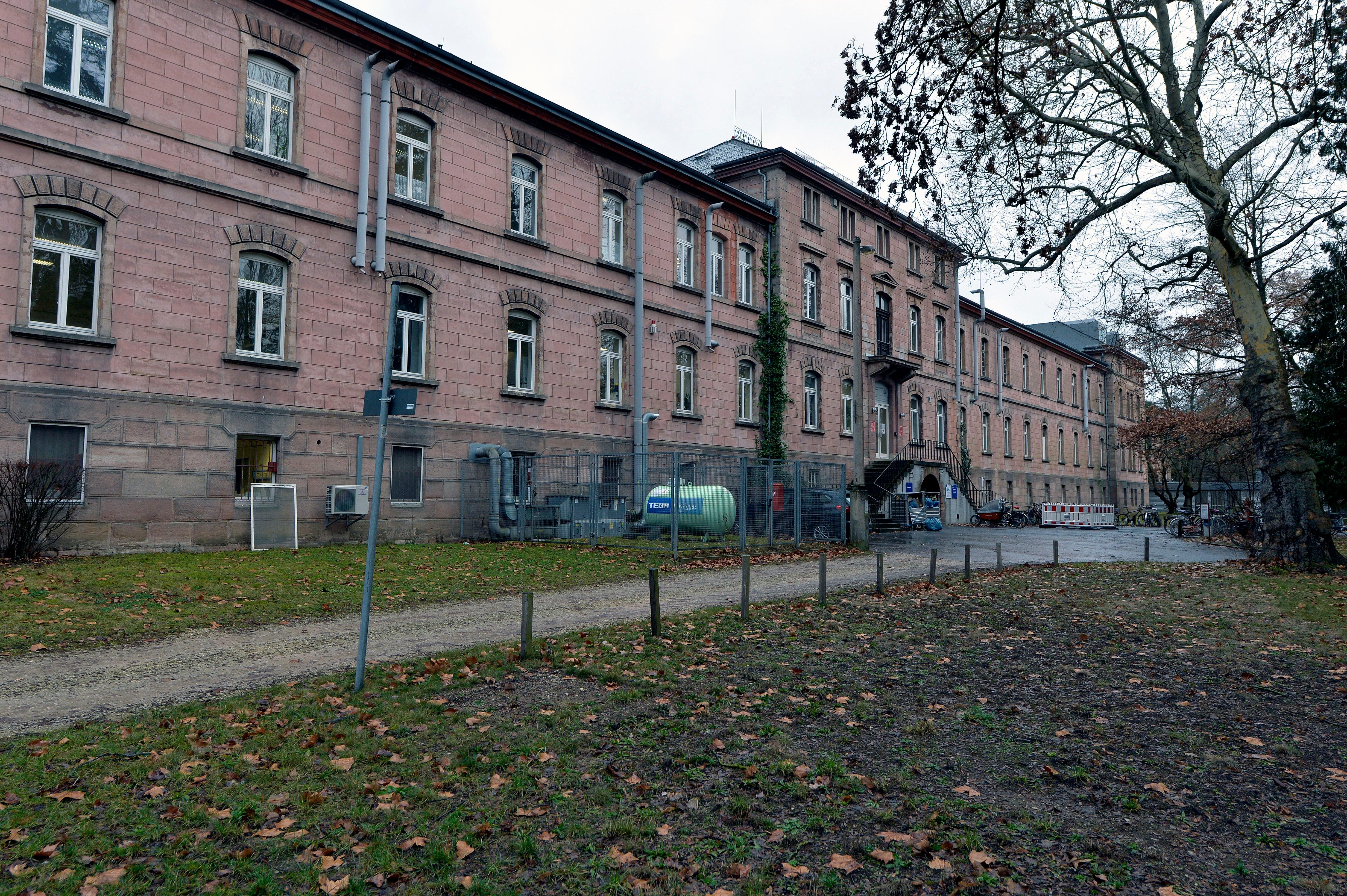 Baulich noch tadellos in Schuss: Der Kopfbau der ehemaligen Erlanger Heil- und Pflegeanstalt.