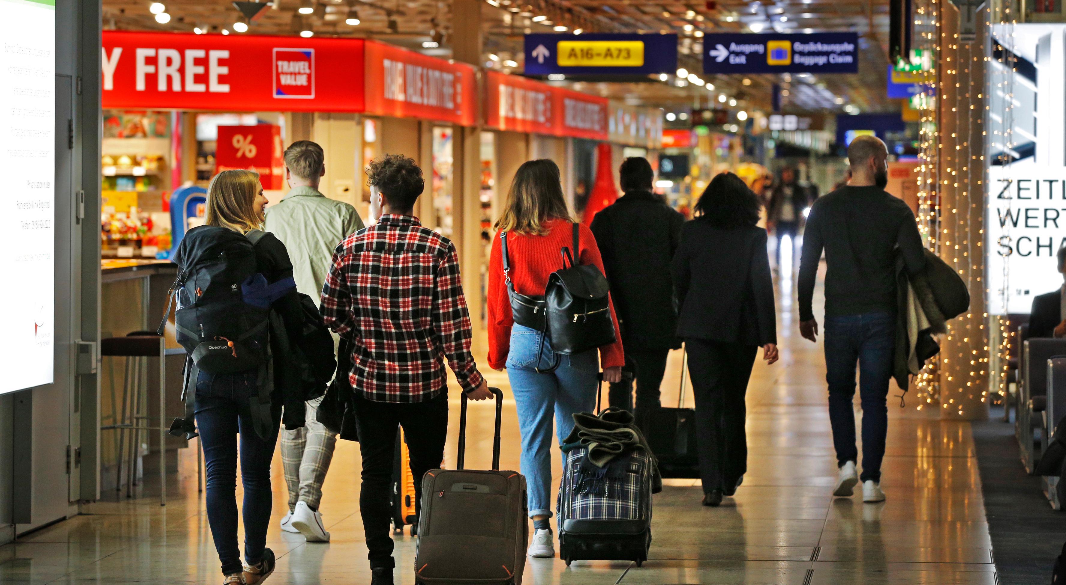 Vor dem Abflug kann man sich noch im Duty Free Shop eindecken.