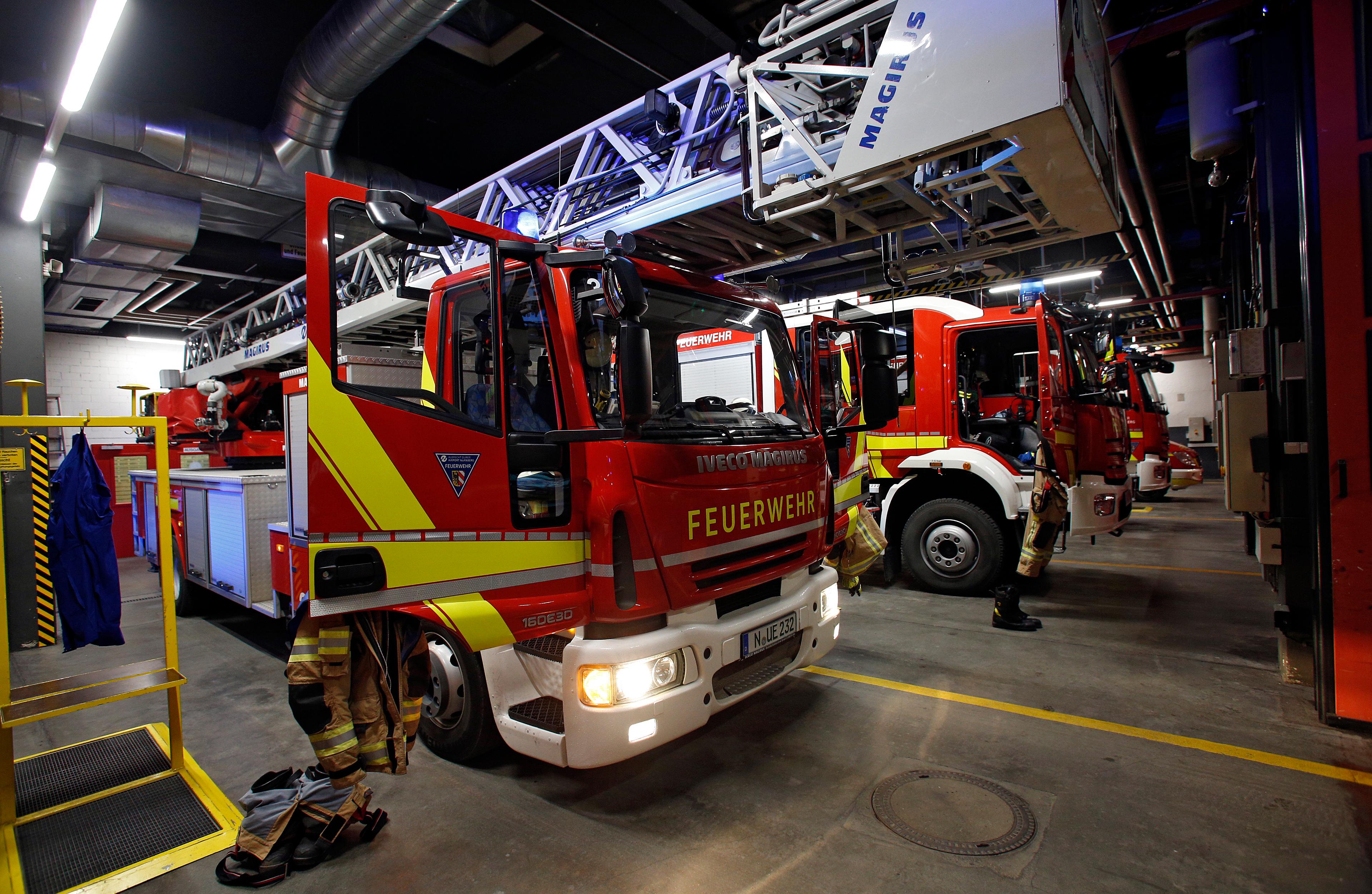 Immer im Dienst ist auch die Werksfeuerwehr.