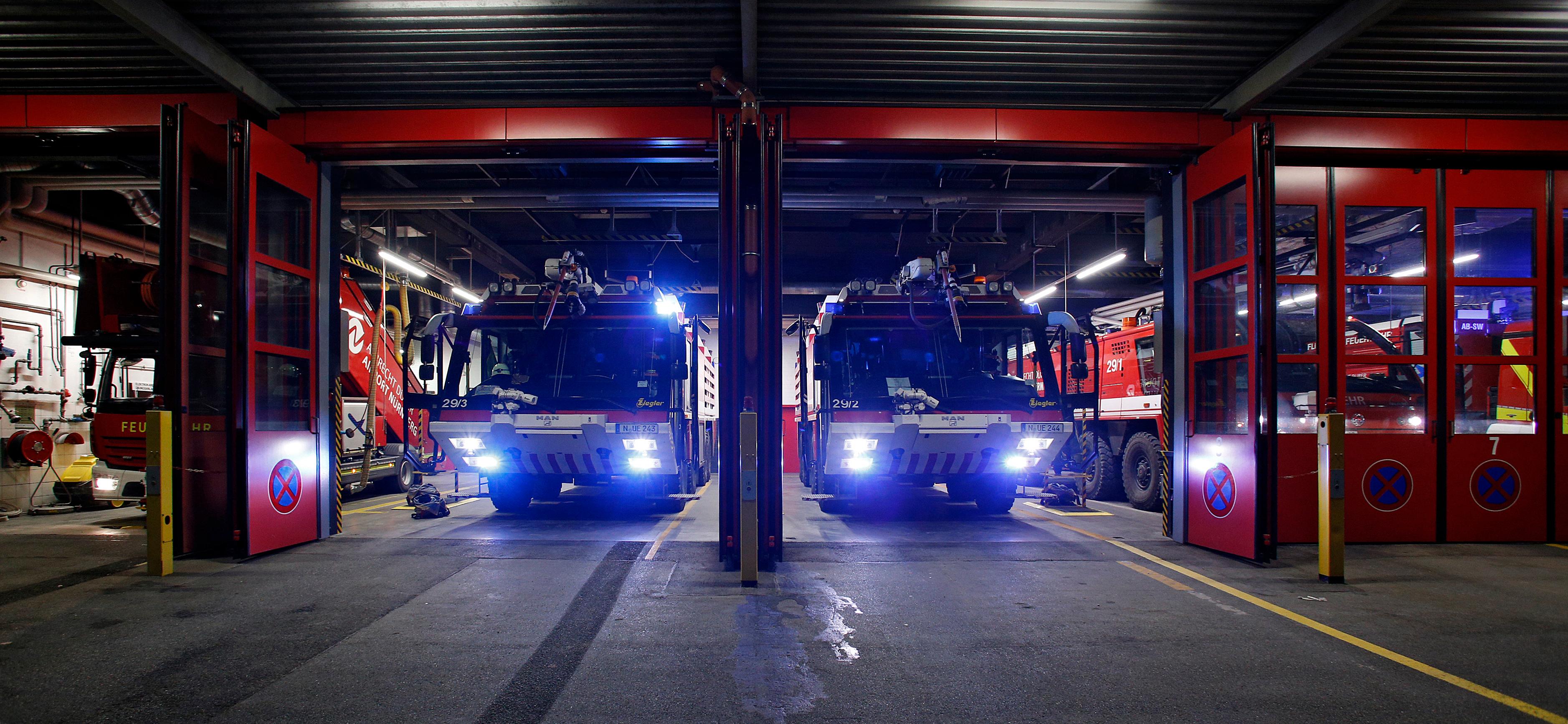 Mit ihren schweren Fahrzeugen rücken die Männer und Frauen im Notfall binnen Sekunden aus.