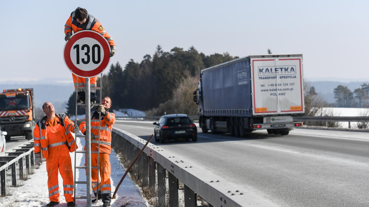 130 Maximalgeschwindigkeit auf deutschen Autobahnen? Wenn es nach Experten geht, sollte dieses Tempolimit zugunsten des Klimaschutzes eingeführt werden.