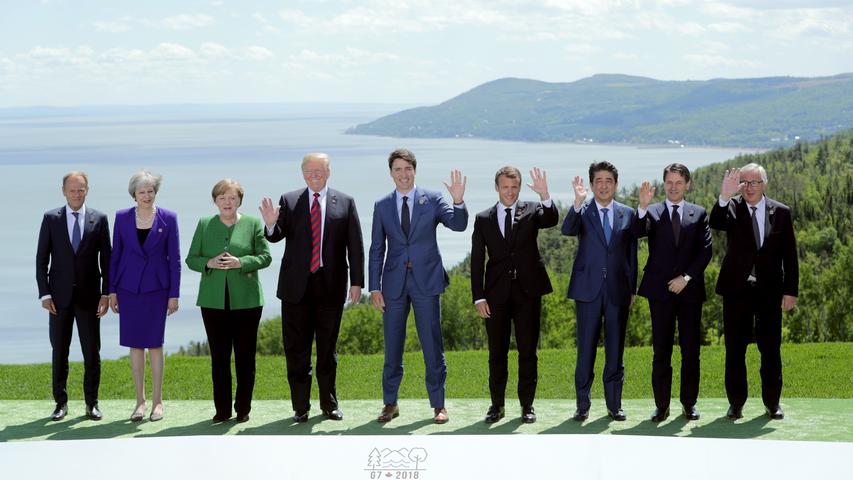 Auch auf dem G7-Gipfel in Kanada im Juni 2018 sorgte US-Präsident Donald Trump für einen Eklat. Zunächst hatte er den Gipfel noch als "ausgesprochen erfolgreich" bezeichnet: "Angela, Emmanuel und Justin. Unsere Beziehungen sind eine 10." Doch dann zog er seine Zustimmung zu der mühsam ausgehandelten Schlusserklärung zurück mit der Begründung,  dass Kanada weiter Gegenzölle auf die von ihm verhängten Strafzölle auf Stahl und Aluminium plane. An Bord seiner Air Force One trat er via Twitter kräftig gegen den kandadischen Premierminister Justin Trudeau nach. Trudeau sei "sehr unehrlich und schwach", polterte Trump - und alle waren wieder einmal entsetzt.