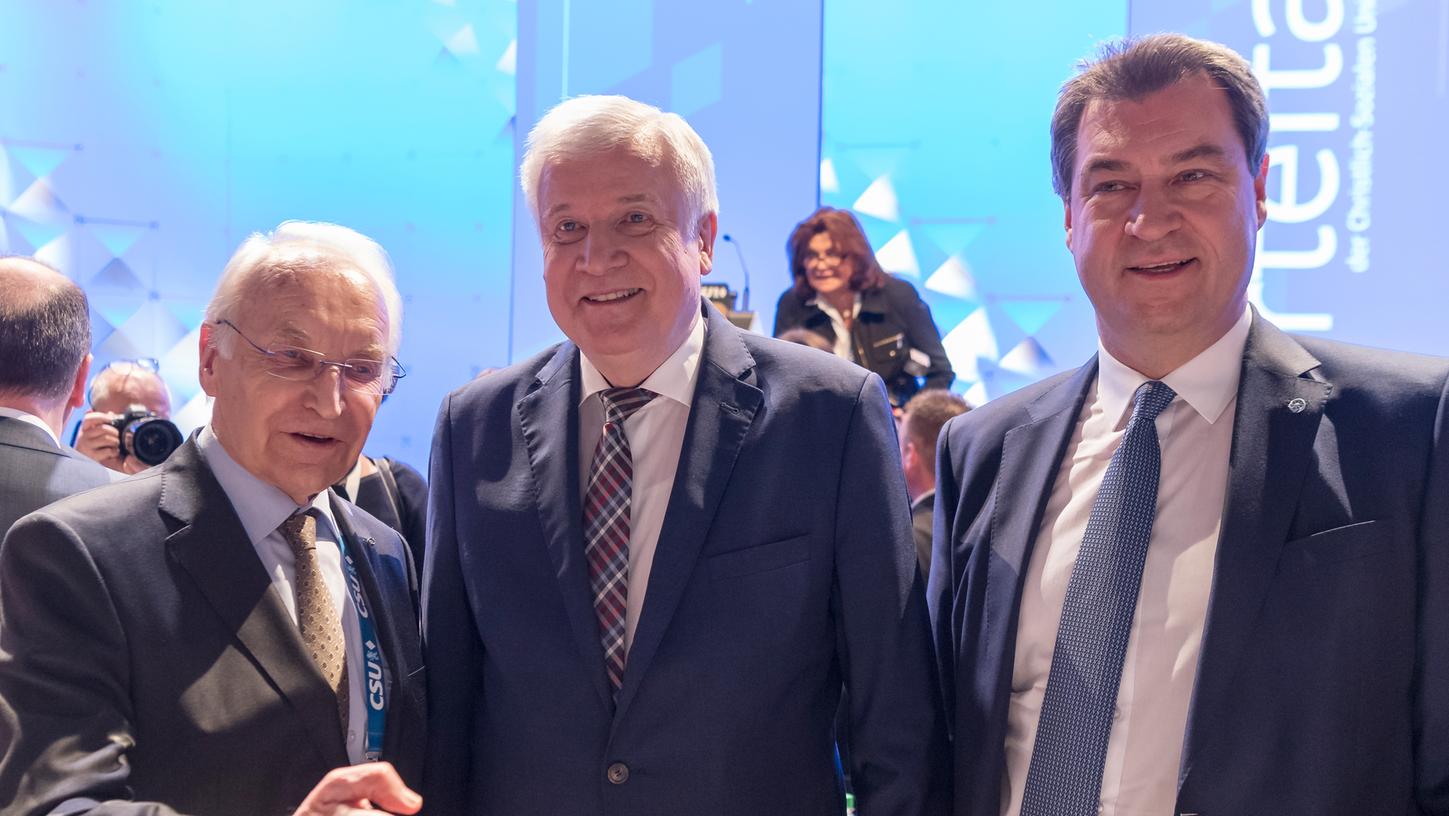 Der ehemalige bayerische Ministerpräsident Edmund Stoiber (links) zusammen mit Horst Seehofer (Mitte) und seinem Nachfolger Markus Söder.