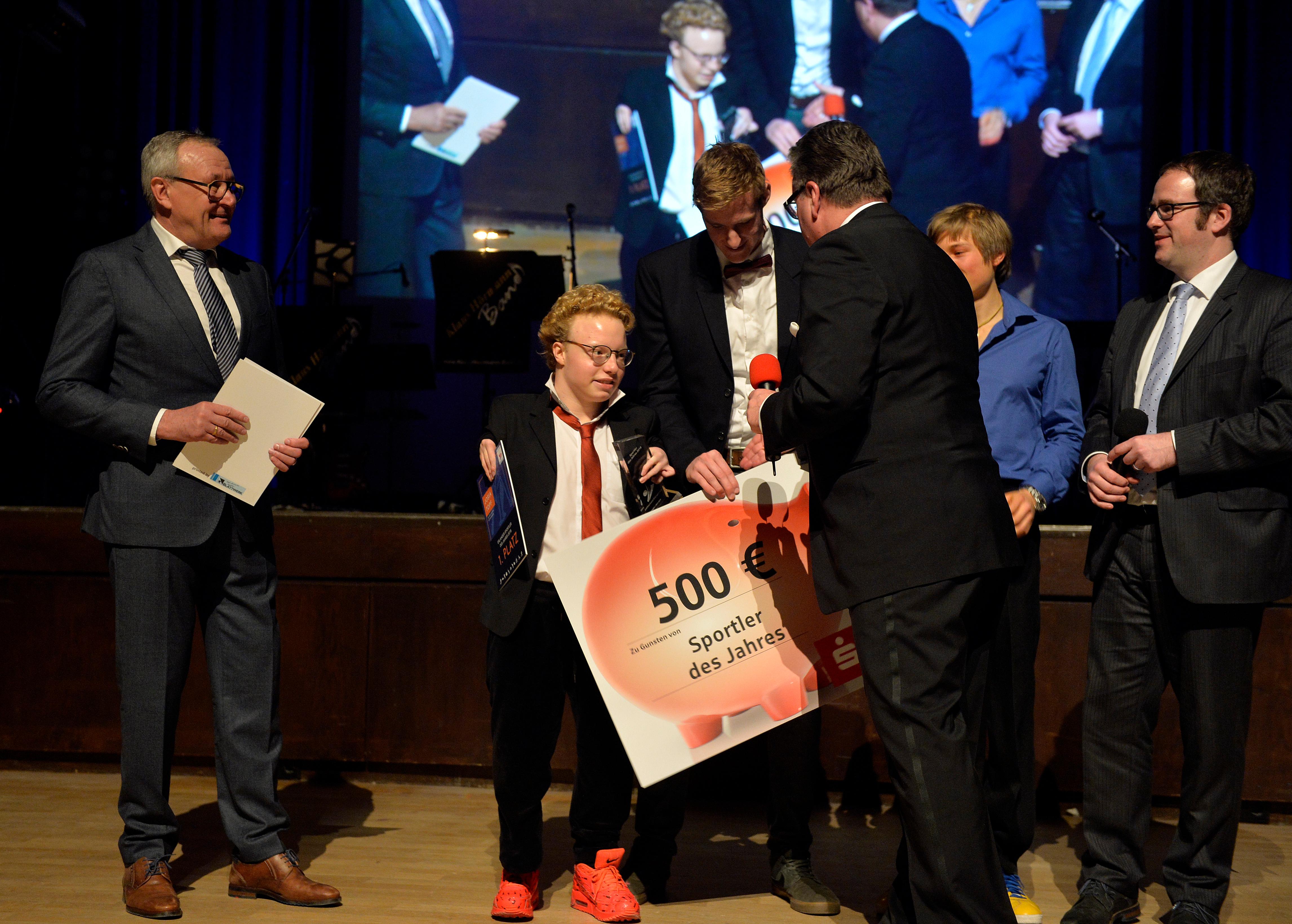 Für ihn gab es neben Ruhm und Ehre einen 500-Euro-Gutschein.