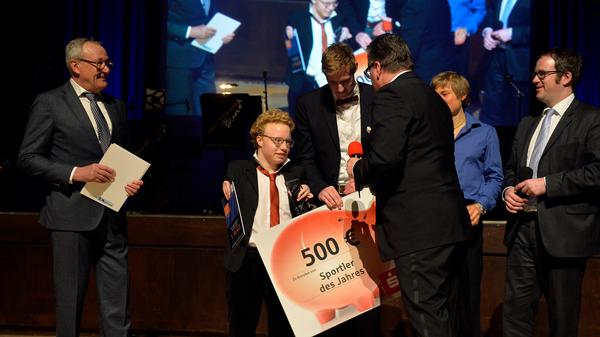 Für ihn gab es neben Ruhm und Ehre einen 500-Euro-Gutschein.