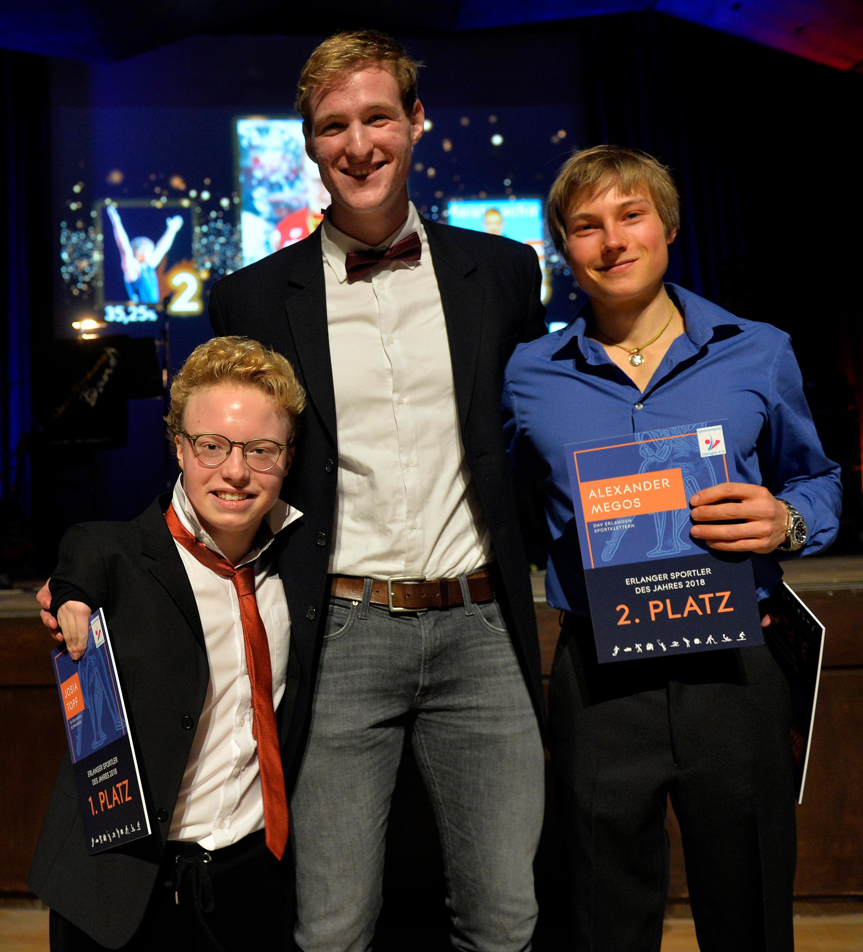 Auch die anderen beiden Nominierten, Schwimmer Peter Varjasi (Mitte) und Kletterer Alexander Megos (rechts) freuten sich mit Josia Topf.