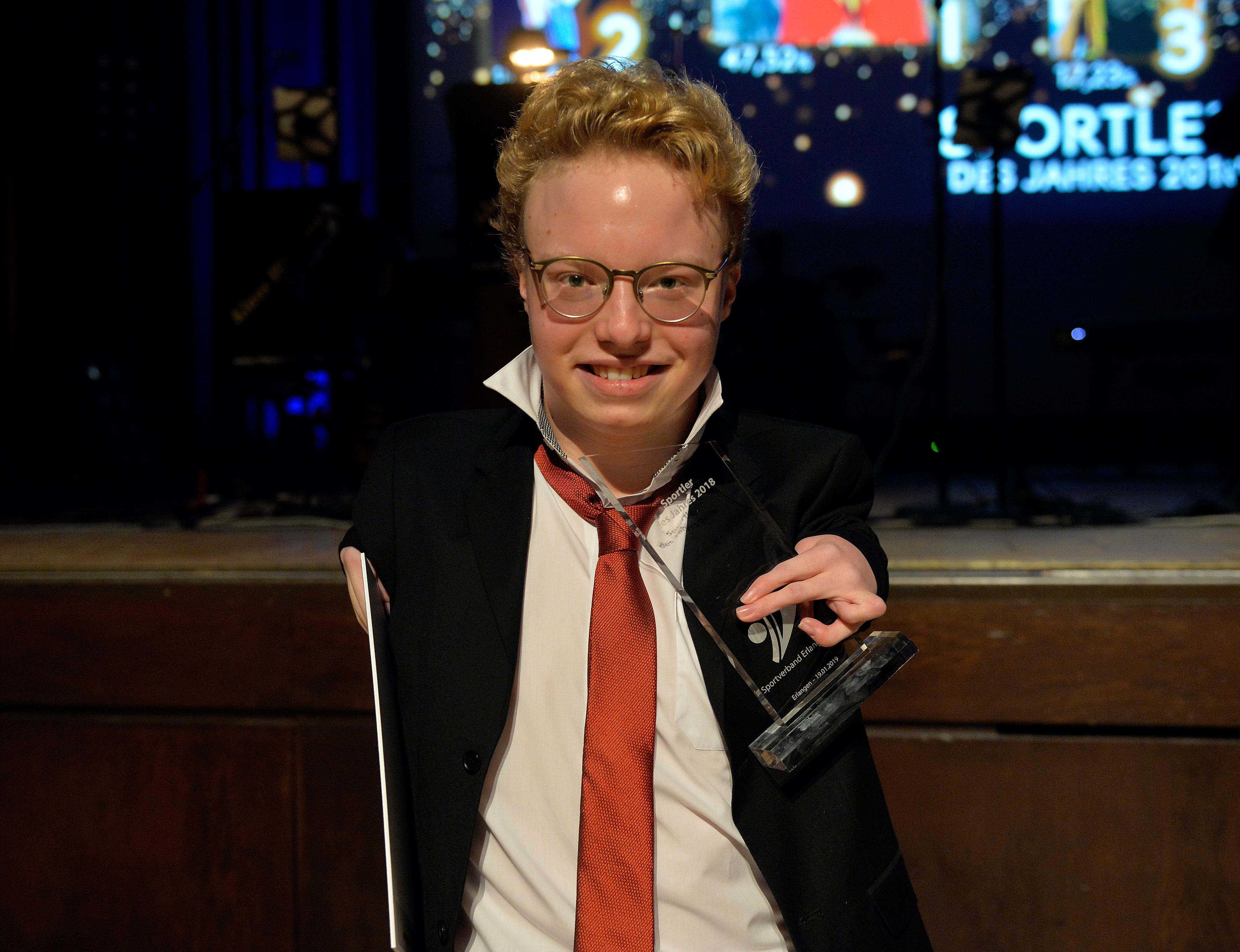 Josia Topf vom SV Erlangen schwimmt ohne Arme, der 16-Jährige ist sehr ehrgeizig und trainiert viel, um seine Ziele zu erreichen. Sein Traum: die Paralympischen Spiele in Tokio.