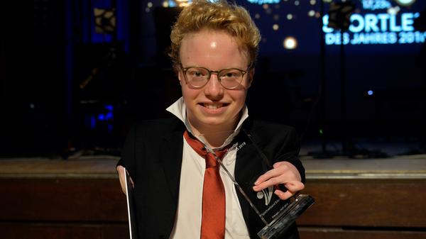 Josia Topf vom SV Erlangen schwimmt ohne Arme, der 16-Jährige ist sehr ehrgeizig und trainiert viel, um seine Ziele zu erreichen. Sein Traum: die Paralympischen Spiele in Tokio.