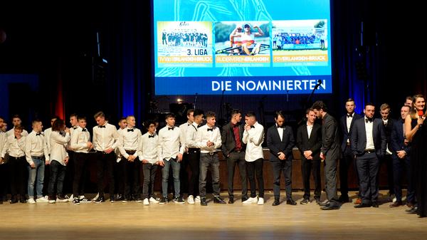 Einen echten Massenauflauf gab es bei der Verkündung, wer Mannschaft des Jahres werden würde.