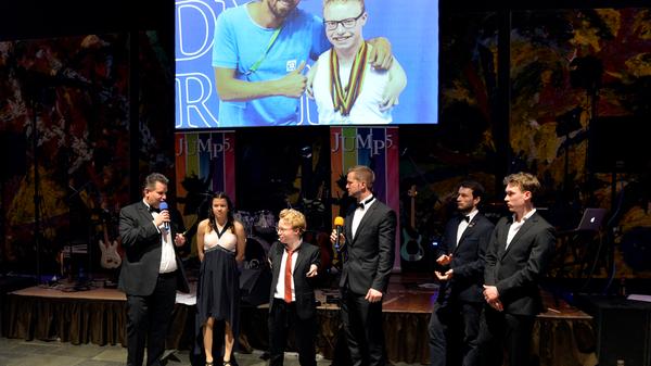 Am Abend gab es noch ein paar Interviews mit den Sieger, dabei konnten sich die Ballbesucher auch Bilder aus dem Alltag der Sportler ansehen.