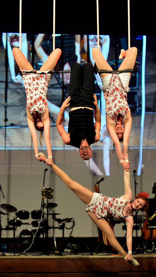 Fast frei schwebenden zeigten die Sportler ihr Können.