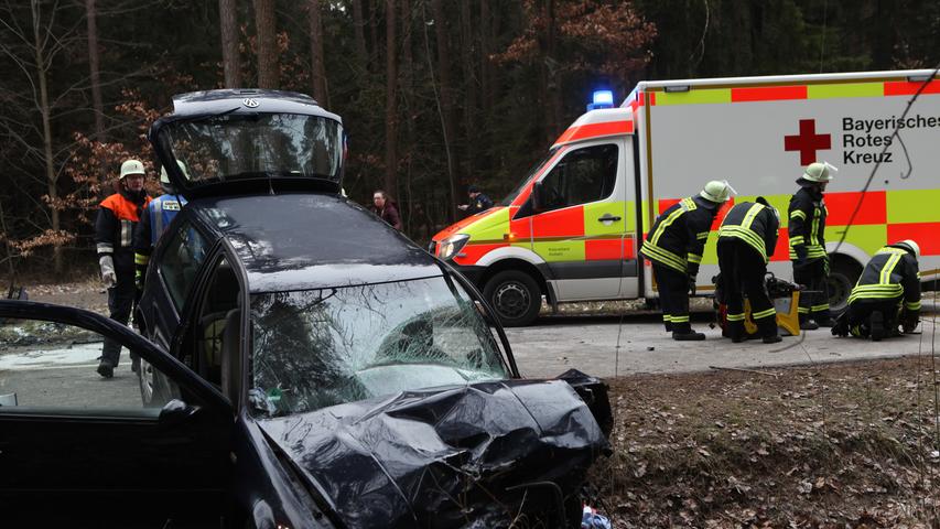 Frontalkollision bei Ansbach: 23-Jährige lebensgefährlich verletzt