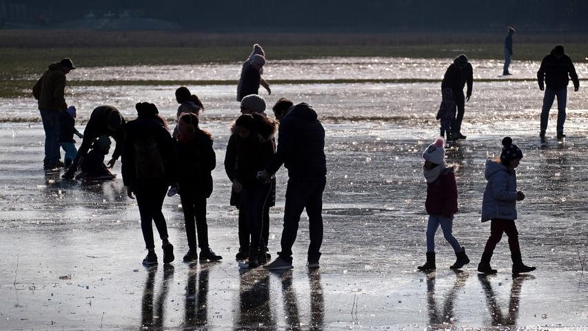 Nach dem Hochwasser: Kleines Eisvergnügen im Fürther Wiesengrund