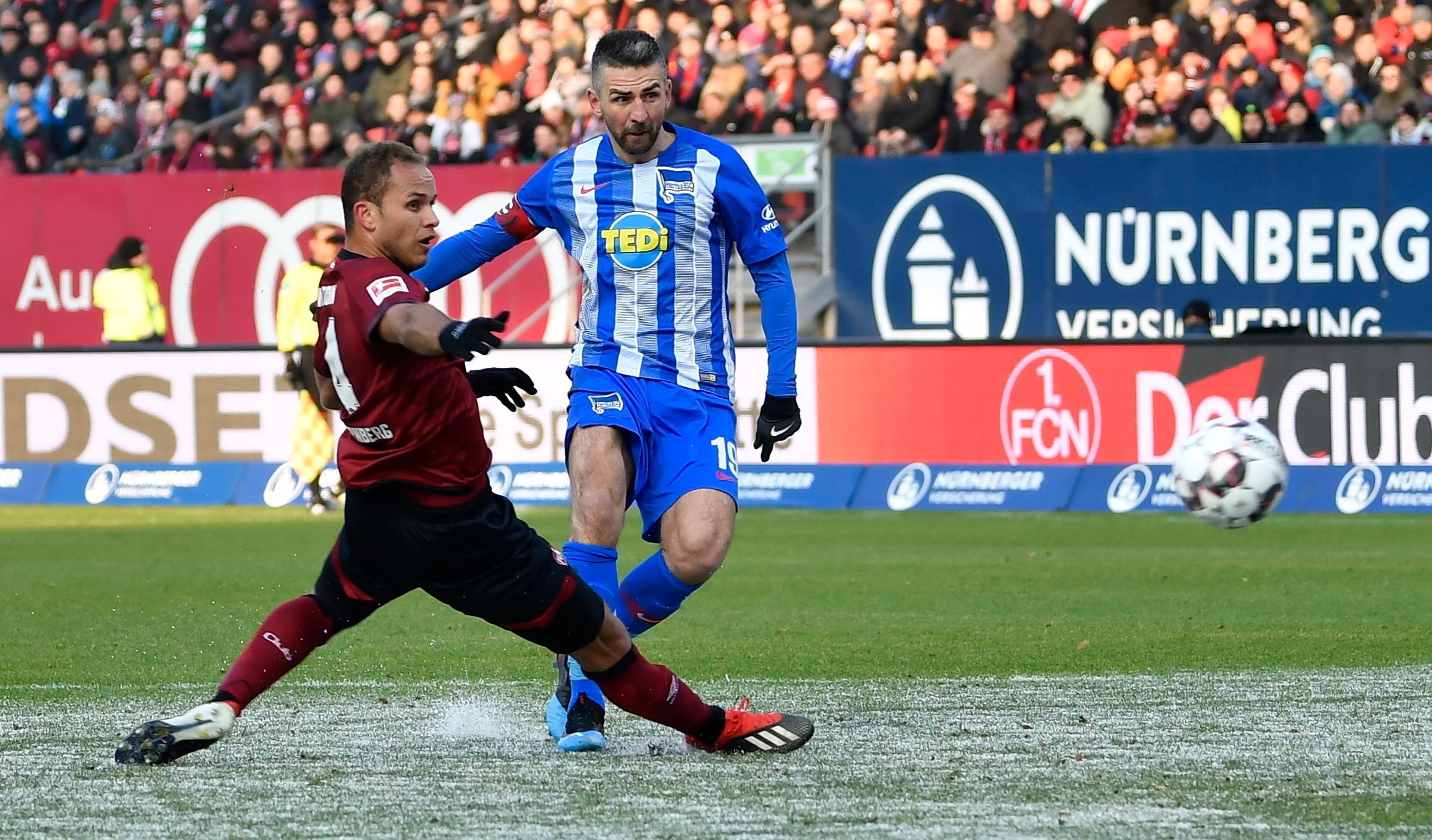... folgt die kalte Dusche für den FCN: Mit einem einfachen Doppelpass hebeln Davie Selke und Vedad Ibisevic die Nürnberger Hintermannschaft aus, anschließend netzt der Bosnier eiskalt zur Gästeführung ein.