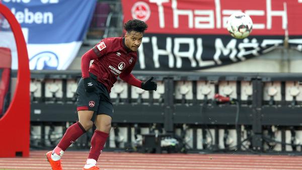 Der Club tut sich nach wie vor schwer - bei ihren wenigen Hereingaben finden die Nürnberger keine Abnehmer.