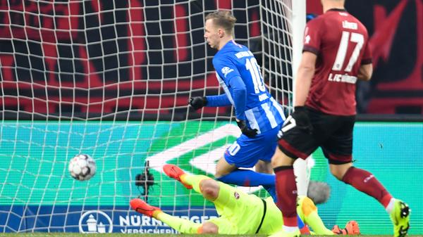 Der zweite Abschnitt ist nur wenige Minuten alt, da folgt der nächste Rückschlag: In der 50. Minute legt Ibisevic das Leder gekonnt ab, Ondrej Duda trifft anschließend und bringt die Gäste erneut in Front.