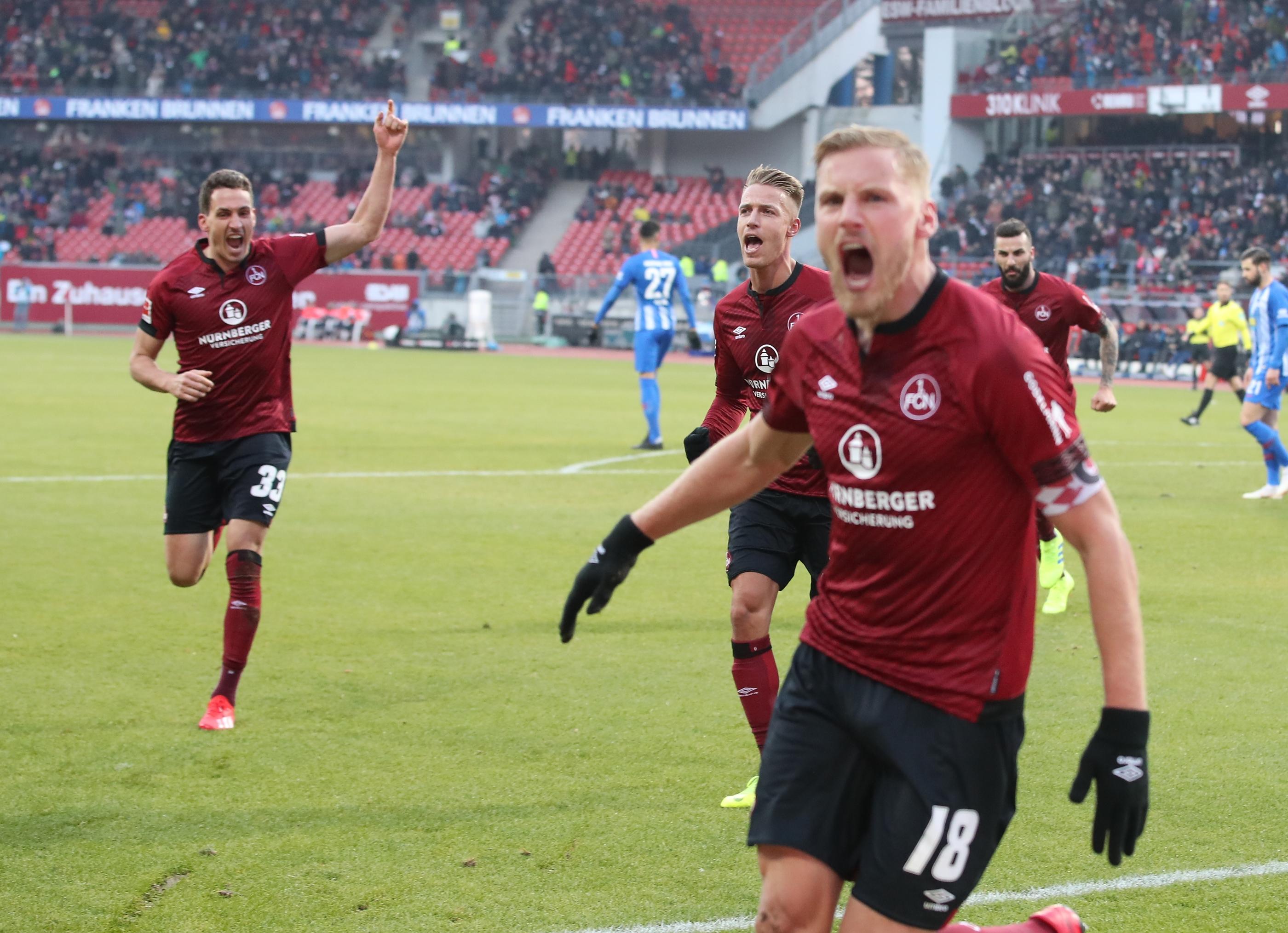 Gewohnt emsig und laufstark, stieß oft in die Sturmspitze vor und erzielte sein drittes Saisontor. Taktisch unkluges Verhalten vor dem 0:1. Redaktion: 3 | kicker: 4 | User: 3,8 (577 Stimmen)