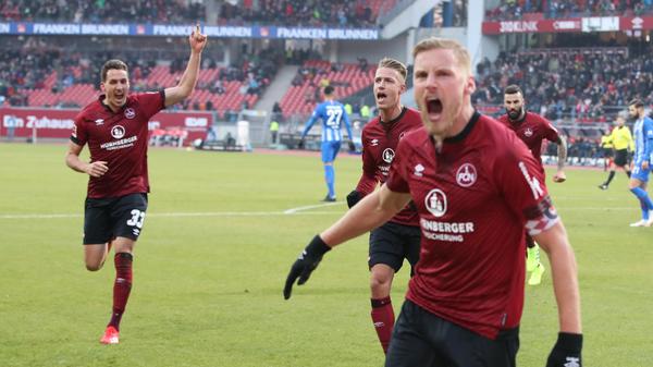 Gewohnt emsig und laufstark, stieß oft in die Sturmspitze vor und erzielte sein drittes Saisontor. Taktisch unkluges Verhalten vor dem 0:1. Redaktion: 3 | kicker: 4 | User: 3,8 (577 Stimmen)