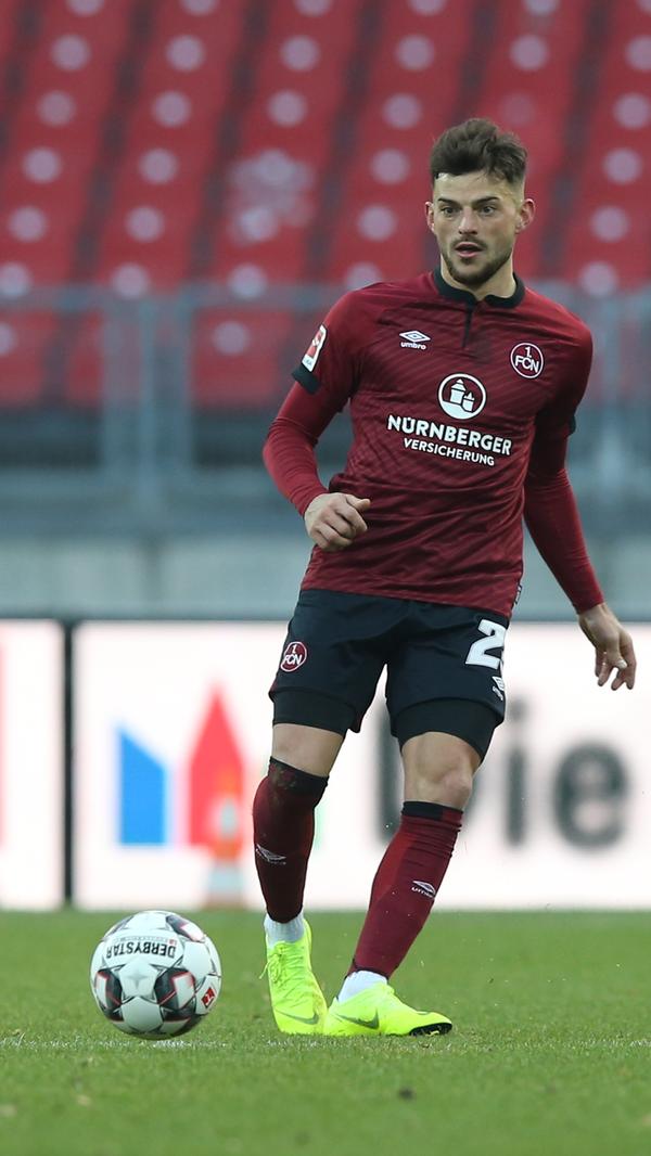 Versuchte einige Male, das Angriffsspiel über die linke Seite anzukurbeln. Seinen Hereingaben fehlte aber ebenfalls meist die Präzision. Redaktion: 3 | kicker: 4 | User: 4,6 (574 Stimmen)