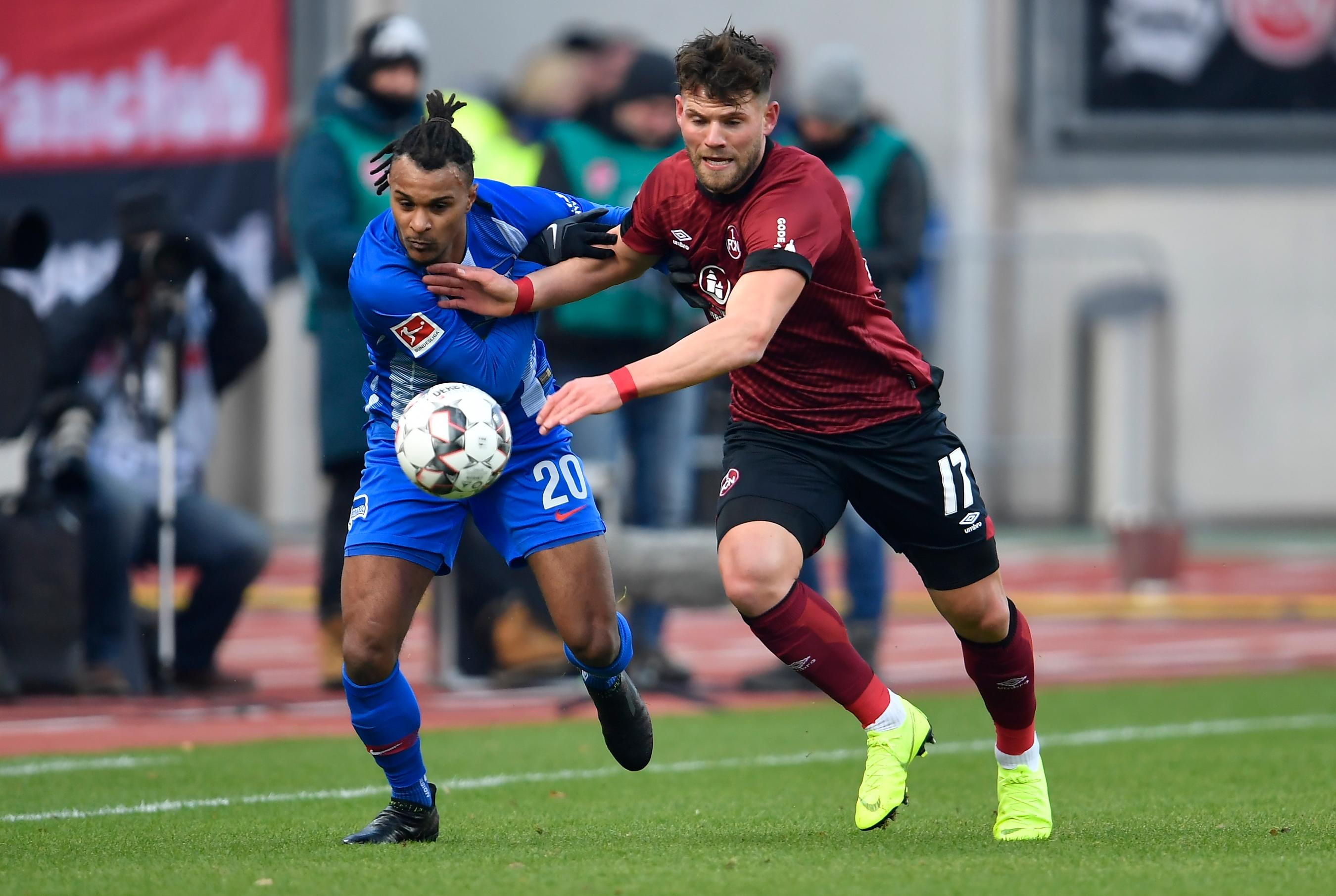 Der zum Hoffnungsträger erklärte Rückkehrer bereitete zwar das 1:1 vor, leistete sich aber auch etliche Ballverluste, Fehlpässe und einfache Stockfehler und wirkte schnell mit sich selbst unzufrieden. Redaktion: 5 | kicker: 4,5 | User: 4,2 (564 Stimmen)