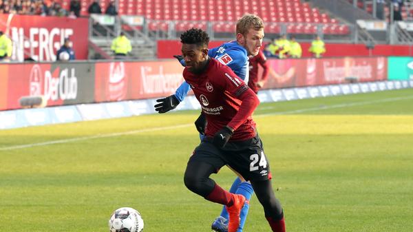 War lange Zeit kaum zu sehen, taute erst in der zweiten Halbzeit etwas auf und visierte das Berliner Tor mit einigen Distanzschüssen an. Redaktion: 4 | kicker: 5 | User: 4,3 (561 Stimmen)