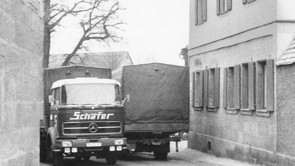 Eng ging es auch 1973 in Großgründlach zu, besonders wenn sich zwei schwere Lastwagen entgegen kamen.