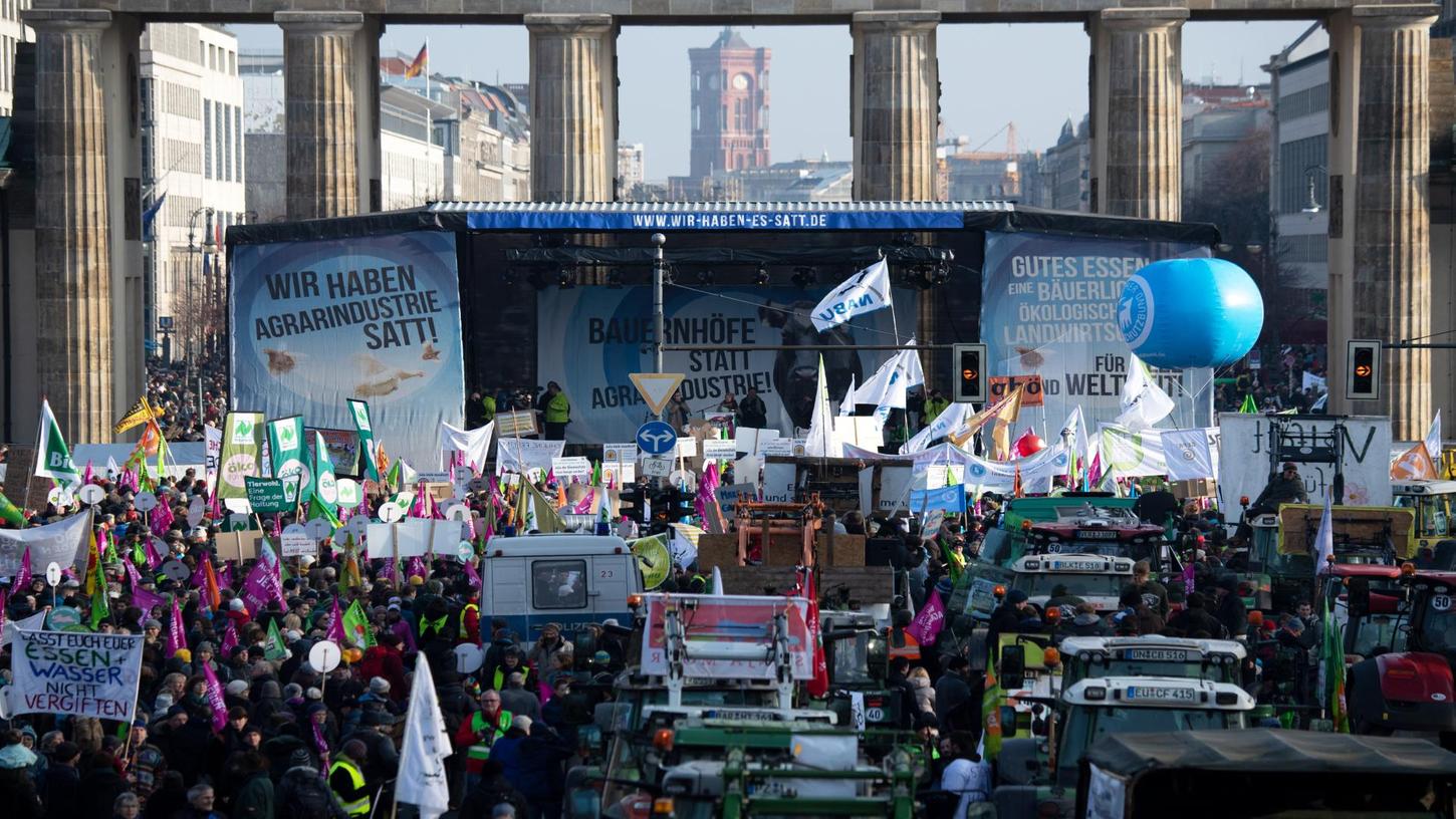 Anlässlich der Agrarmesse Grüne Woche demonstrierten mehrere Tausend Menschen in Berlin für mehr Umwelt- und Tierschutz in der Landwirtschaft.