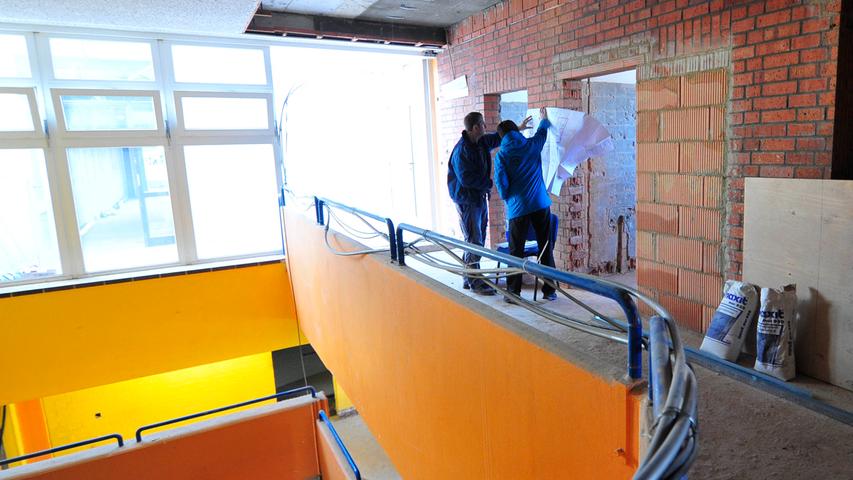 Das Treppenhaus soll erhalten bleiben, daneben wird ein neuer, behindertengerechter Fahrstuhl eingebaut, der den alten Lastenaufzug ersetzen soll.