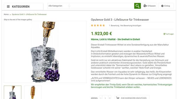 Sie trinken gerne Leitungswasser, werden aber das Gefühl nicht los, dass es irgendwie leblos ist und Ihnen wie ein Stein im Magen liegt? Klarer Fall, Sie brauchen einen Trinkwasser-Wirbler. Und da es nur das Beste vom Besten sein darf, geht nichts über den Opulence Gold 3. Nicht gerade ein Schnäppchen mit seinen fast 2000 Euro, aber der Wirbler ist jeden Cent wert: "Drei Licht-Kristall-Wirbelkammern werden in exakter Handarbeit in Dreiecksformation gesetzt und erzeugen bei Wasserdurchfluss Wirbel und Implosion, es entsteht lebendiges, dynamisches & sauerstoffreiches Wasser." Außerdem sei das Wasser sehr zellgängig und stärkt die Persönlichkeit, meint der Hersteller, der darüber hinaus harmonisches Trinkvergnügen und leichte Trinkbarkeit verspricht. Perfekt. Jeder hasst schwer trinkbares Wasser.