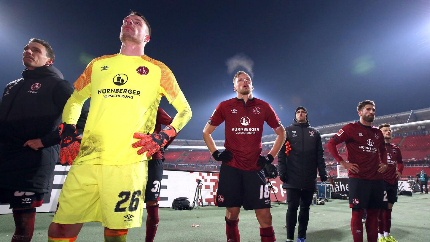 Die Hände in die Hüften gestemmt, wieder keine Punkte geholt - und doch möchte man beim 1. FC Nürnberg noch immer nicht von einer Krise reden. Immerhin: Sportvorstand Andreas Bornemann stellt "ein, zwei personelle Veränderungen" in Aussicht.