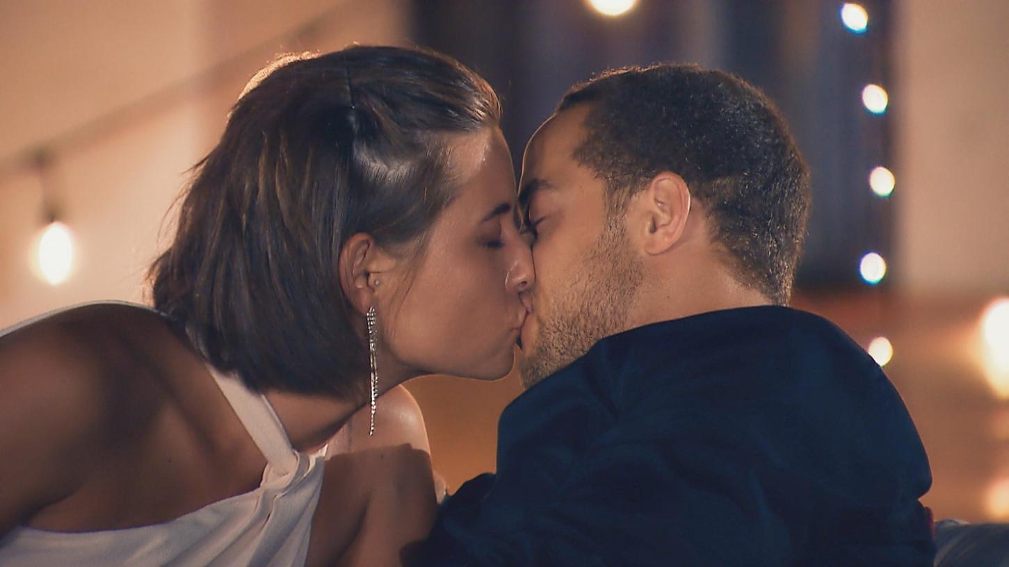 In Folge vier war es soweit: Zwischen Kandidatin Jennifer und Bachelor Andrej fiel der erste Kuss der Staffel. Das sorgte allerdings für reichlich Ärger.