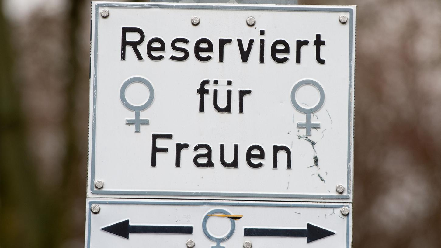 Sind Frauenparkplätze diskriminierend? Damit musste sich das Verwaltungsgericht München beschäftigen.