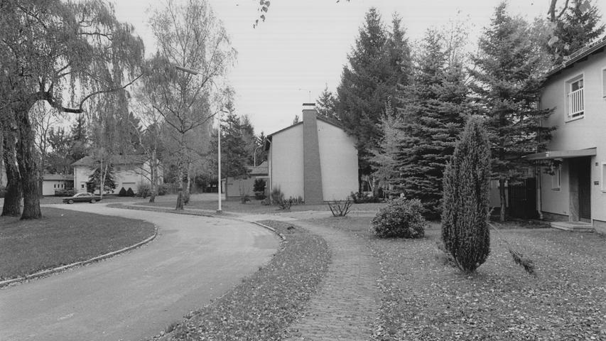 In Dambach lassen sich Stabsoffiziere und Oberste nieder. Der Standort gilt als typisches Beispiel für eine amerikanische Siedlung der 50er Jahre.