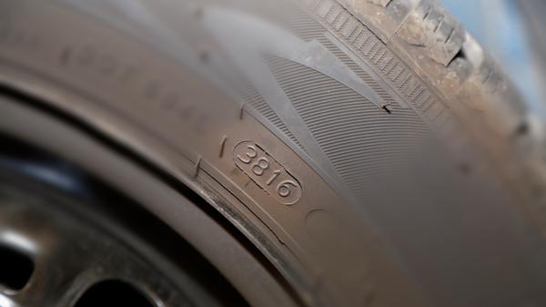 Reifenwechsel / Winterreifen / Sommerreifen / Radwechsel