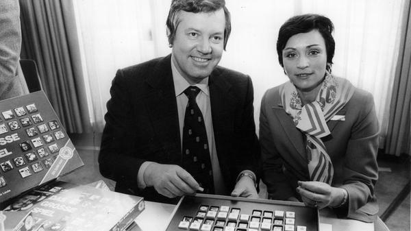 Der Einfluss des Fernsehens auf die Branche ließ sich in den 1970er Jahren nicht mehr übersehen. Wim Thoelke präsentierte 1977 höchstpersönlich, wenn auch leider ohne Wum und Wendelin "Das große Spiel" in Nürnberg. Es war dem gleichnamigen beliebten Fernseh-Quiz "für kluge Köpfe", das er selbst moderierte, nachempfunden.