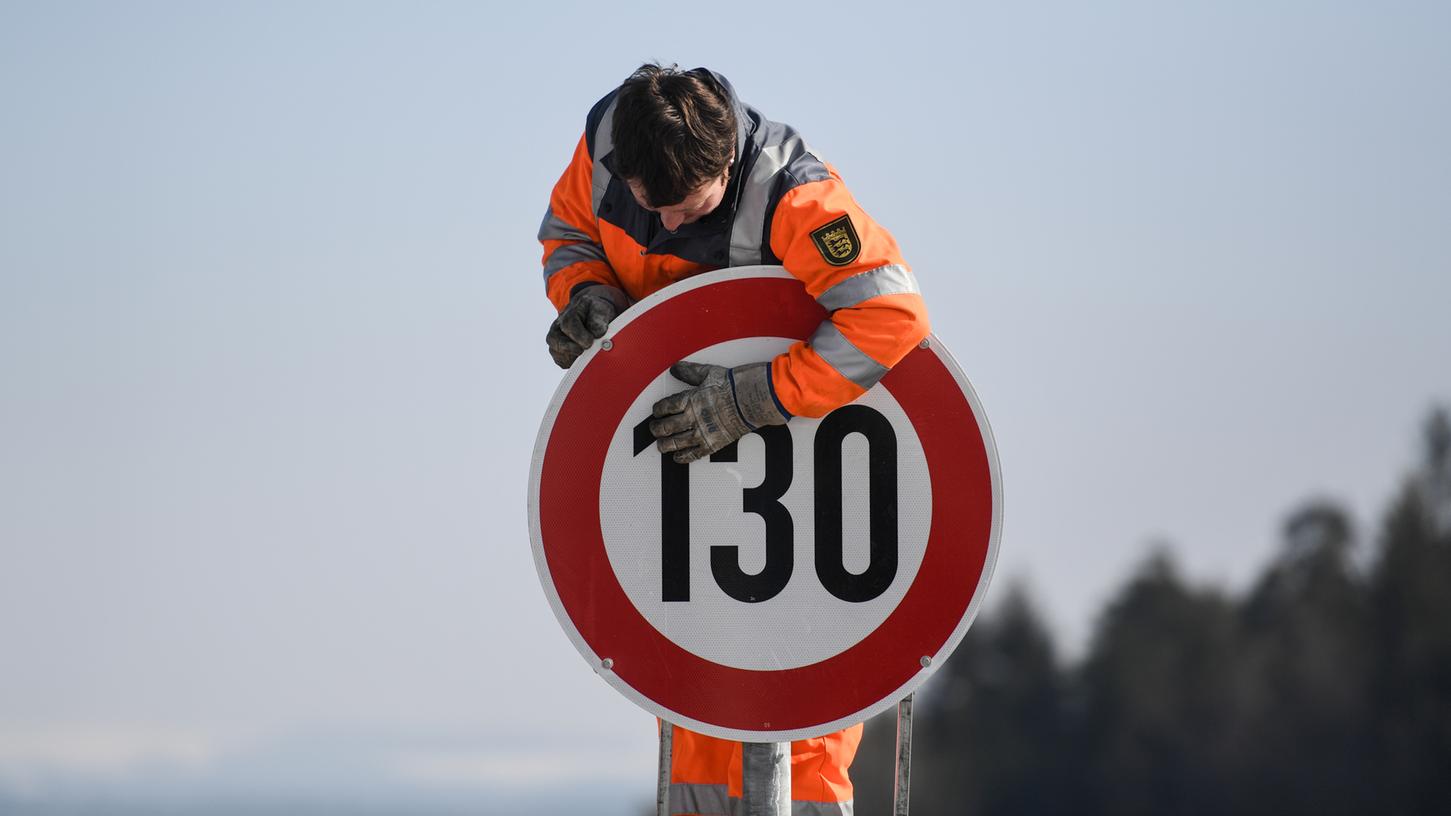 Solche Schilder für Tempo 130 sieht man an oberfränkischen Autobahnen sehr viel häufiger als an mittelfränkischen.