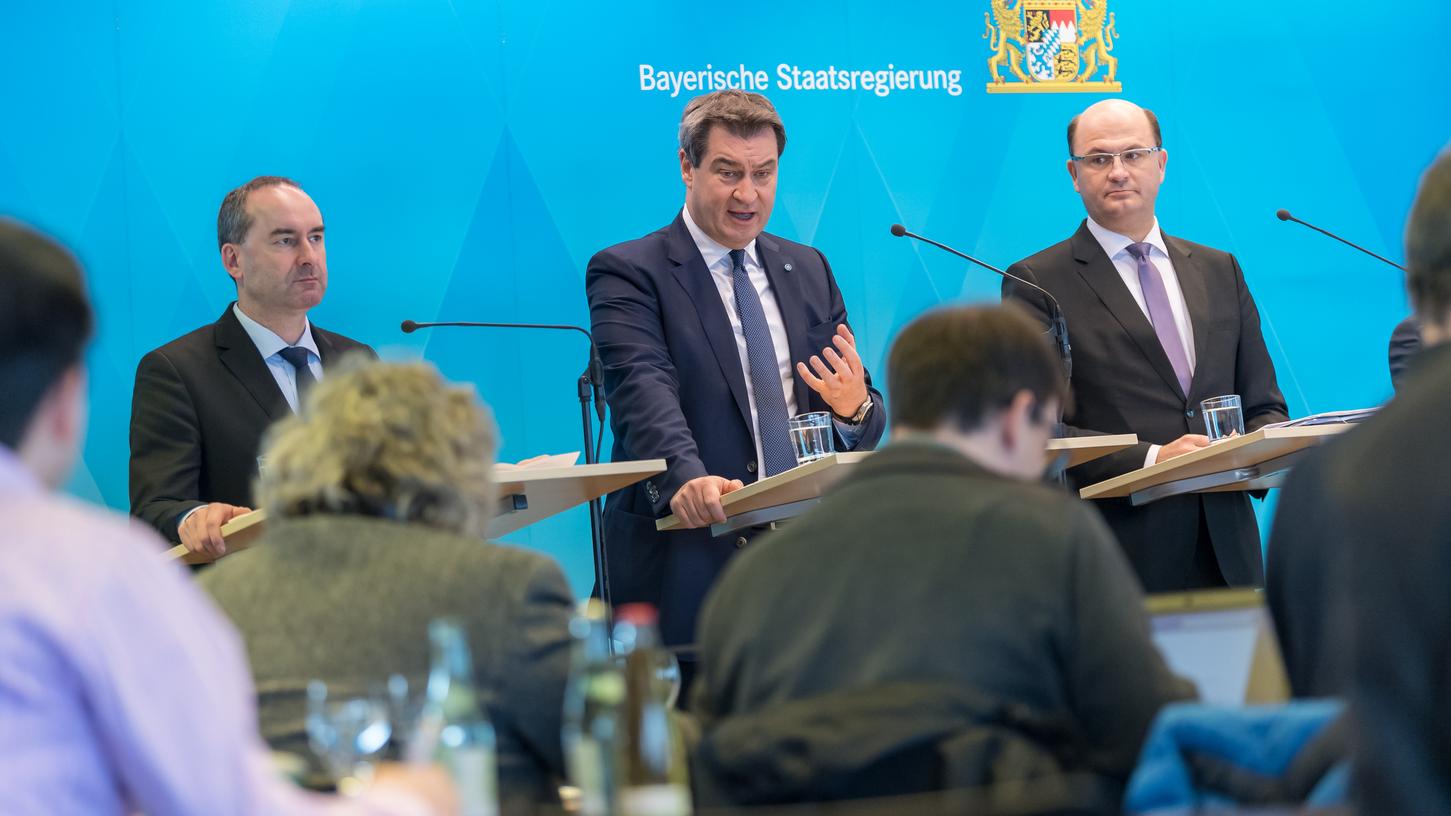 Der bayerische Wirtschaftsminister Hubert Aiwanger, Ministerpräsident Markus Söder und der Finanzminister Albert Füracker präsentierten am Freitag den Entwurf für den Doppelhaushalt 2019/2020.