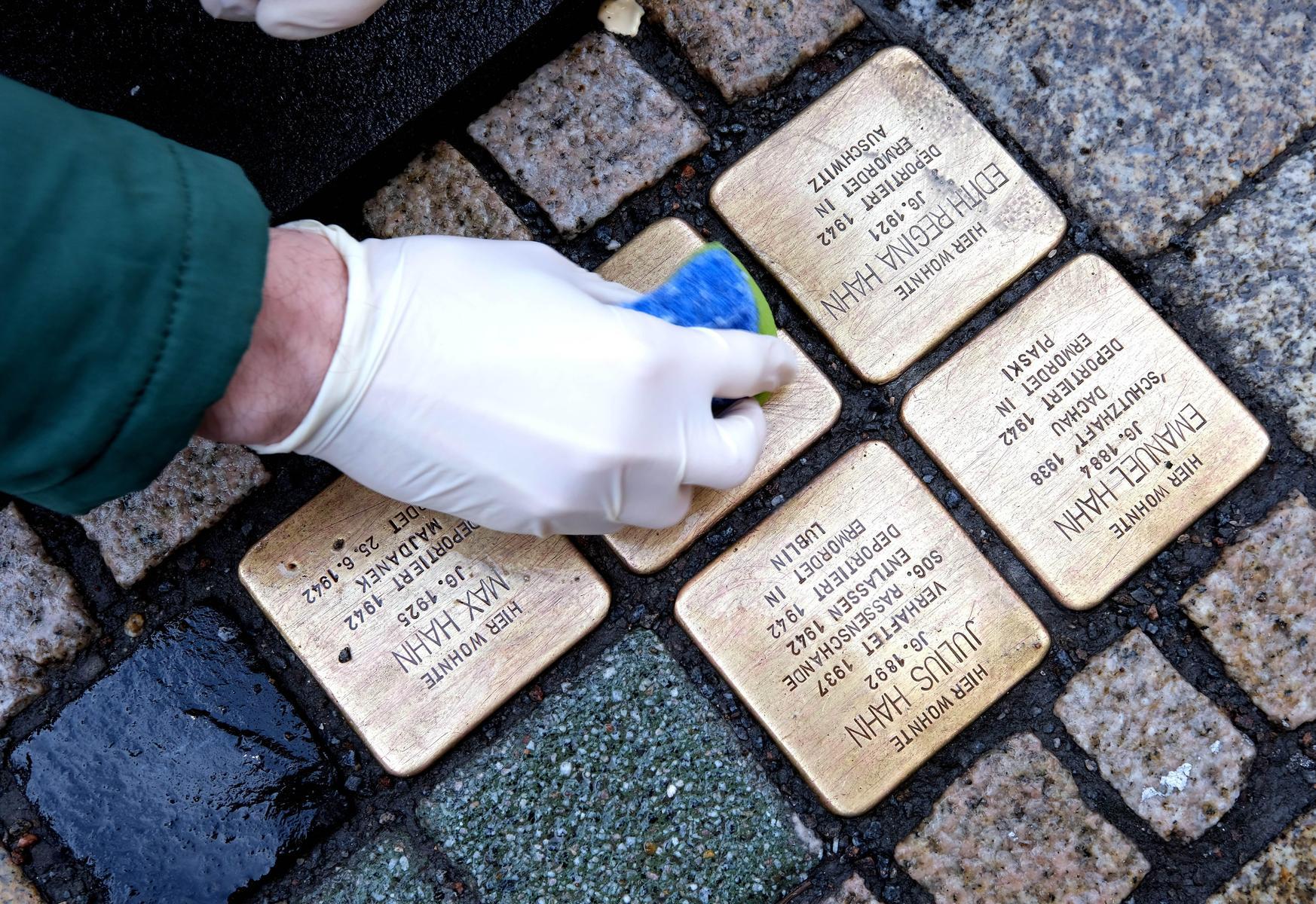 Neumarkts Stolpersteine glänzen wieder
