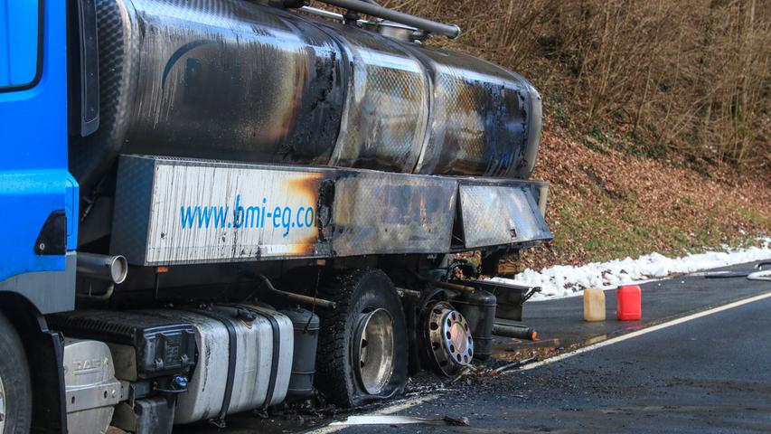 Milchlaster brennt bei Muggendorf aus: B 470 komplett gesperrt