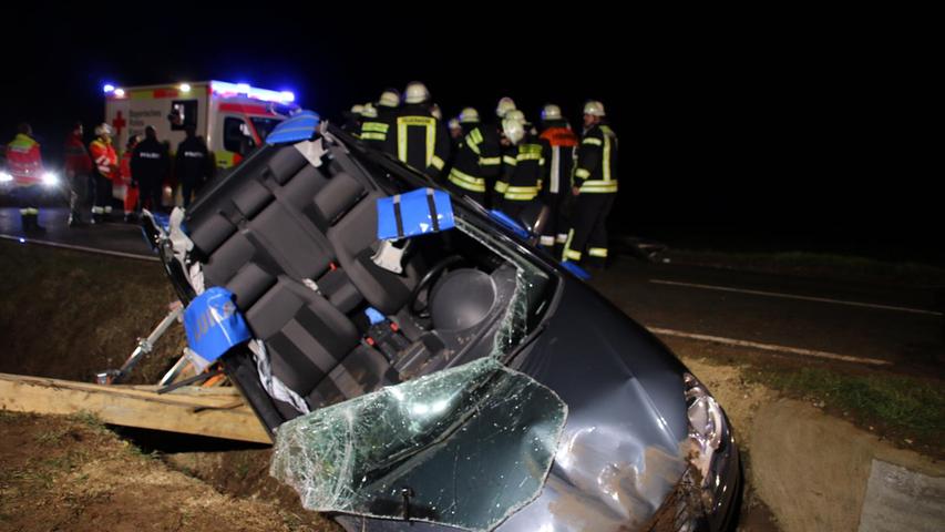 Unfall bei Ammerndorf: Mann landet mit VW in Straßengraben