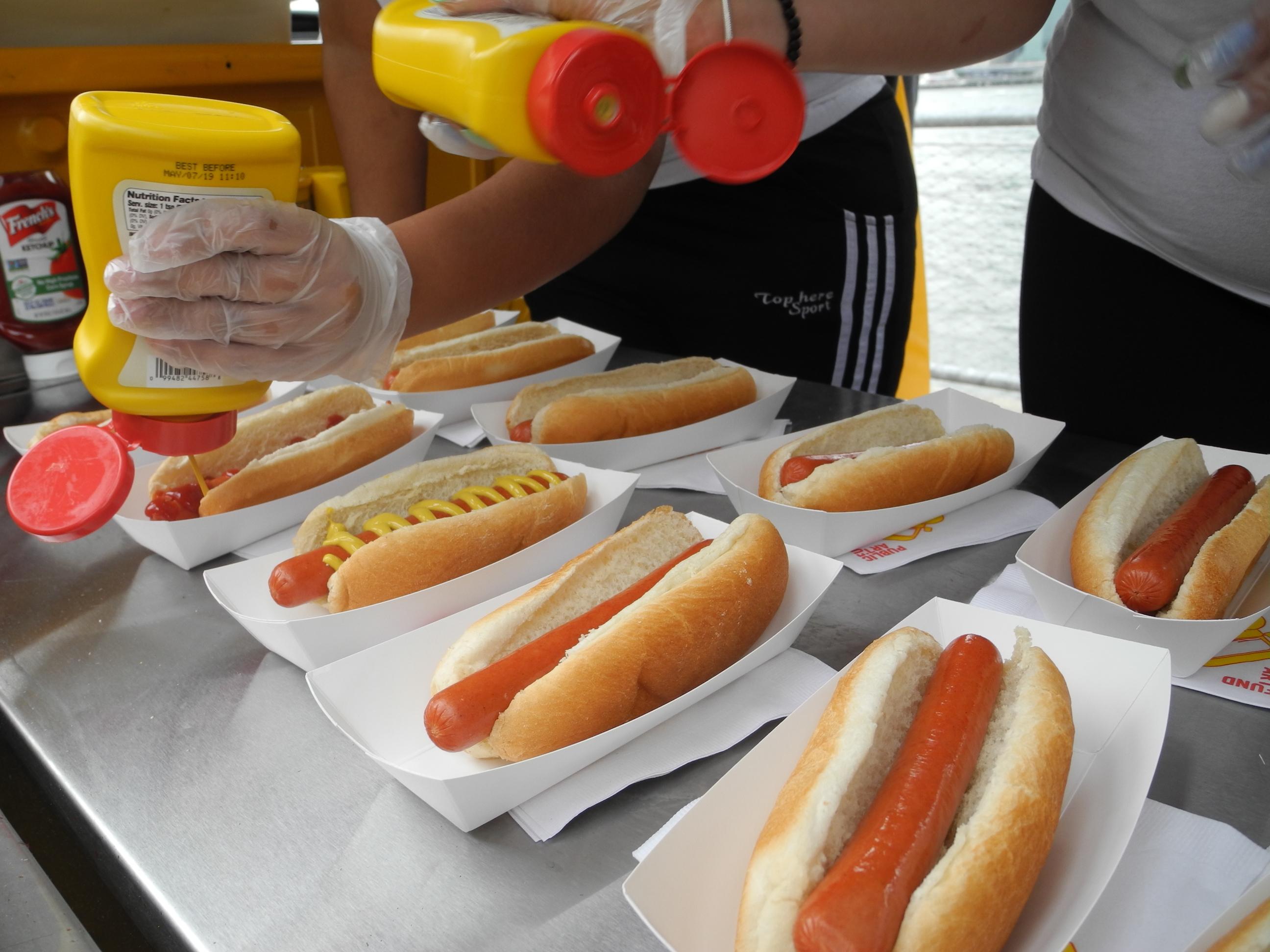 Mahlzeit! Laut Landwirtschaftsministerium der USA steht der "Super Bowl Sunday" auf Rang zwei der Tage mit dem höchsten Lebensmittelkonsum in einem Kalenderjahr - nur an Thanksgiving wird fleißiger gespeist. Womit wir schon zum nächsten Punkt kommen...
