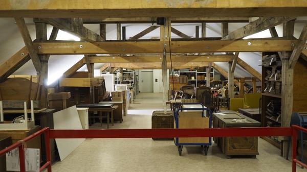 Das Depot des Treuchtlinger Volkskundemuseums beherbergt an die 25.000 Ausstellungsgegenstände von Alltagsdingen aus der Region. Wir haben einen Blick hinein geworfen. Bis Juni 2019 wurde das Depot fleißig umgebaut.