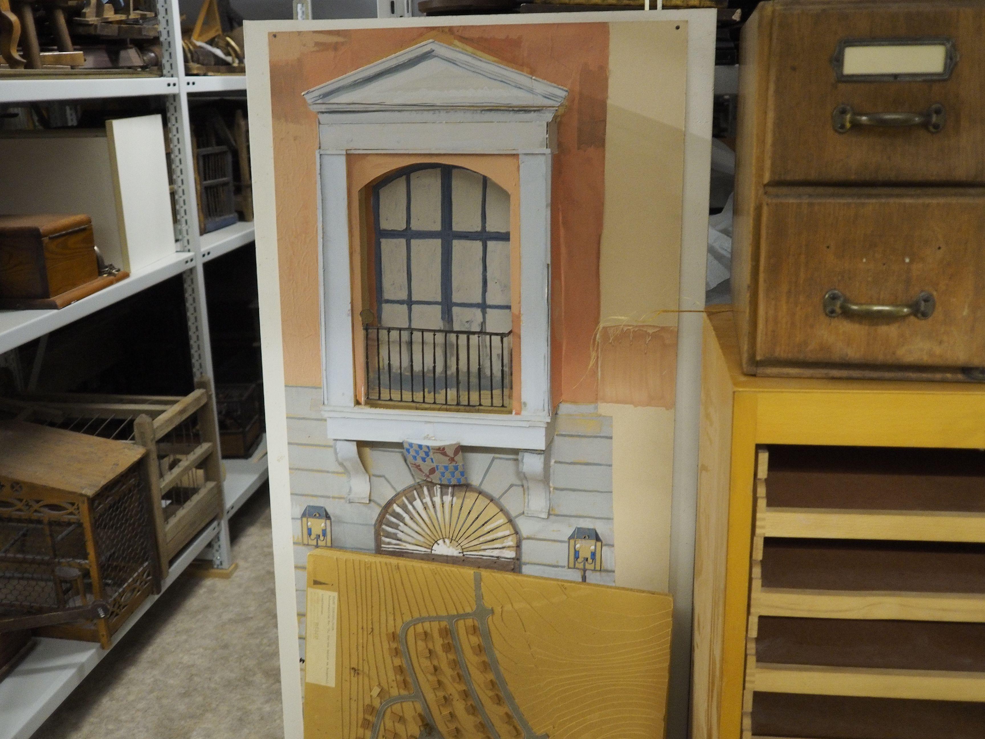 Das Depot des Treuchtlinger Volkskundemuseums beherbergt an die 25.000 Ausstellungsgegenstände von Alltagsdingen aus der Region. Wir haben einen Blick hinein geworfen - hier ein Entwurf für die Rathaus-Fassade.