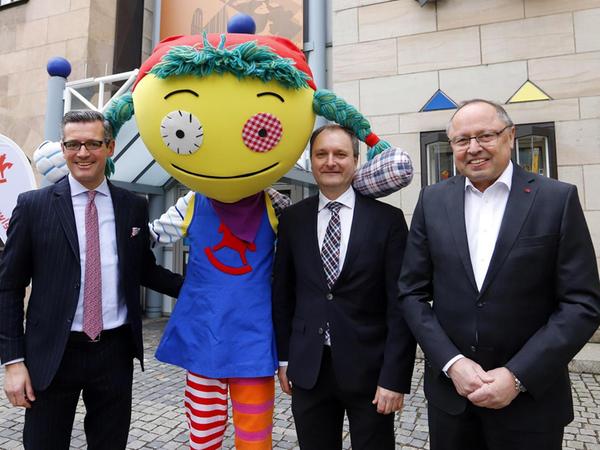Sie feierten das Jubiläum der Spielwarenmesse (von rechts): Messechef Ernst Kick, Ulrich Schaller von der IHK Mittelfranken und Wirtschaftsreferent Michael Fraas.